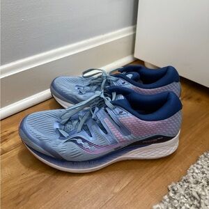 Saucony EverRun W8 Lightly Used Running Shoes